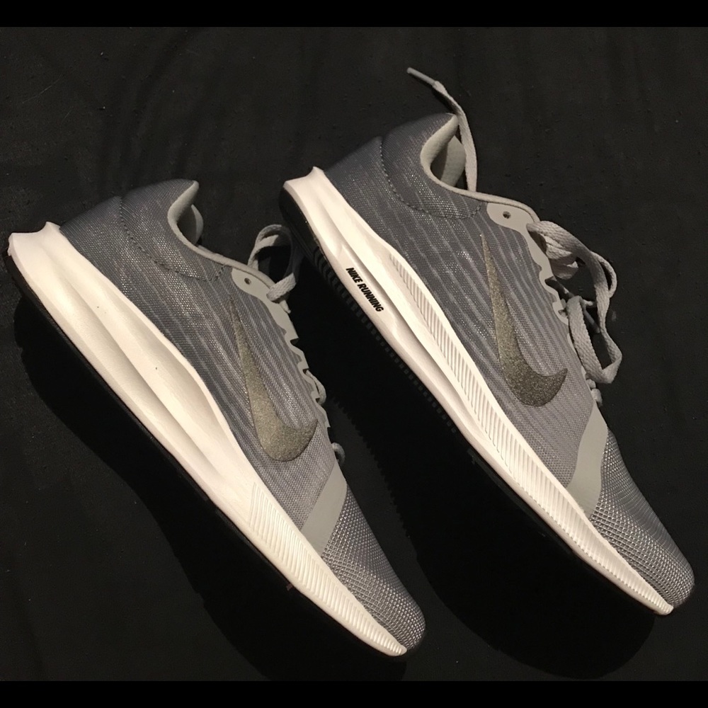 Brand New Nike Running shoes 8.5 PRICE IS FIRM